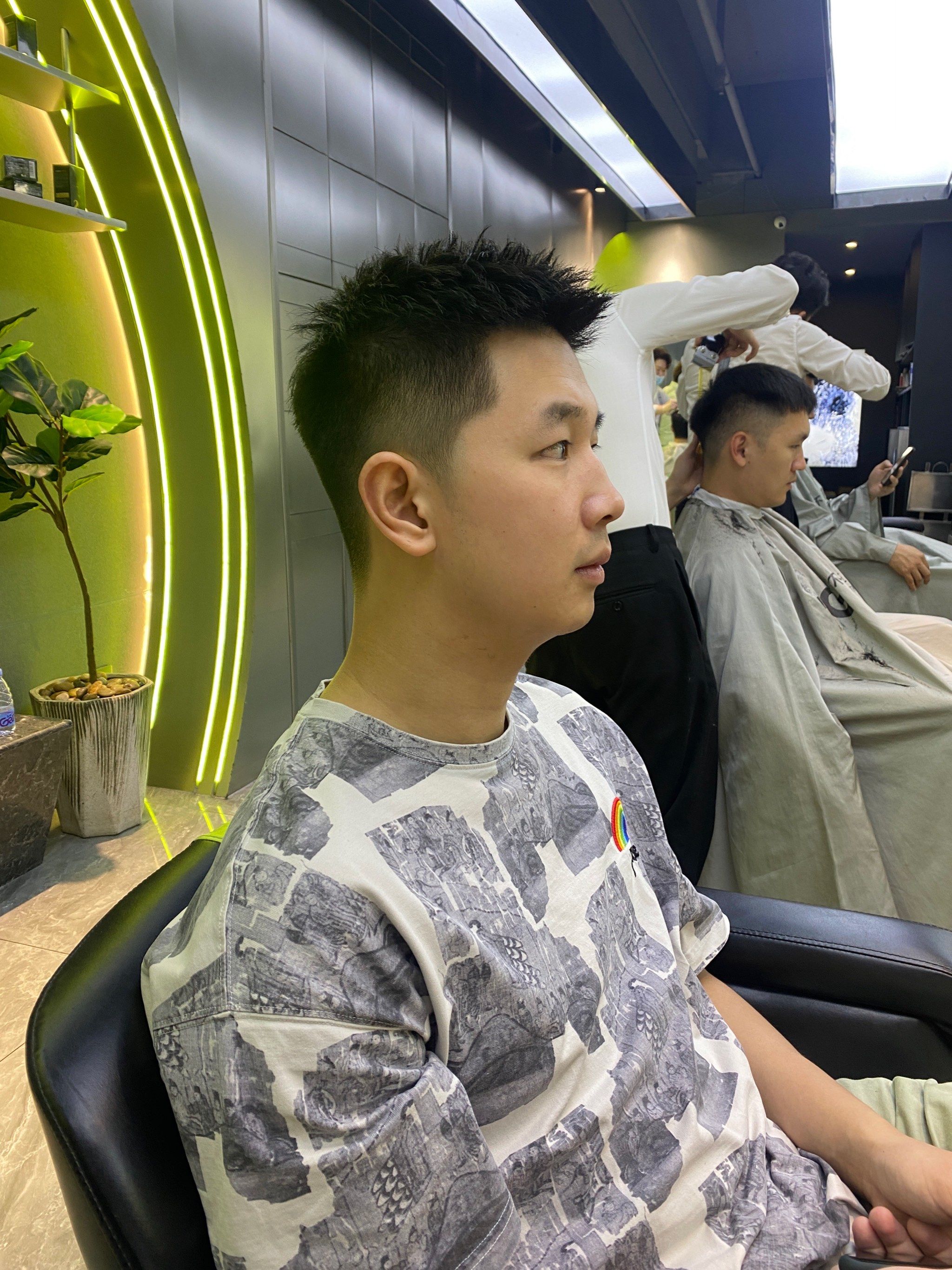 小飞机头发型