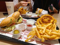 -The Habit Burger Grill 哈比特汉堡(复兴soho店)