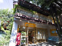 门面-猫的天空之城概念书店(束河店)