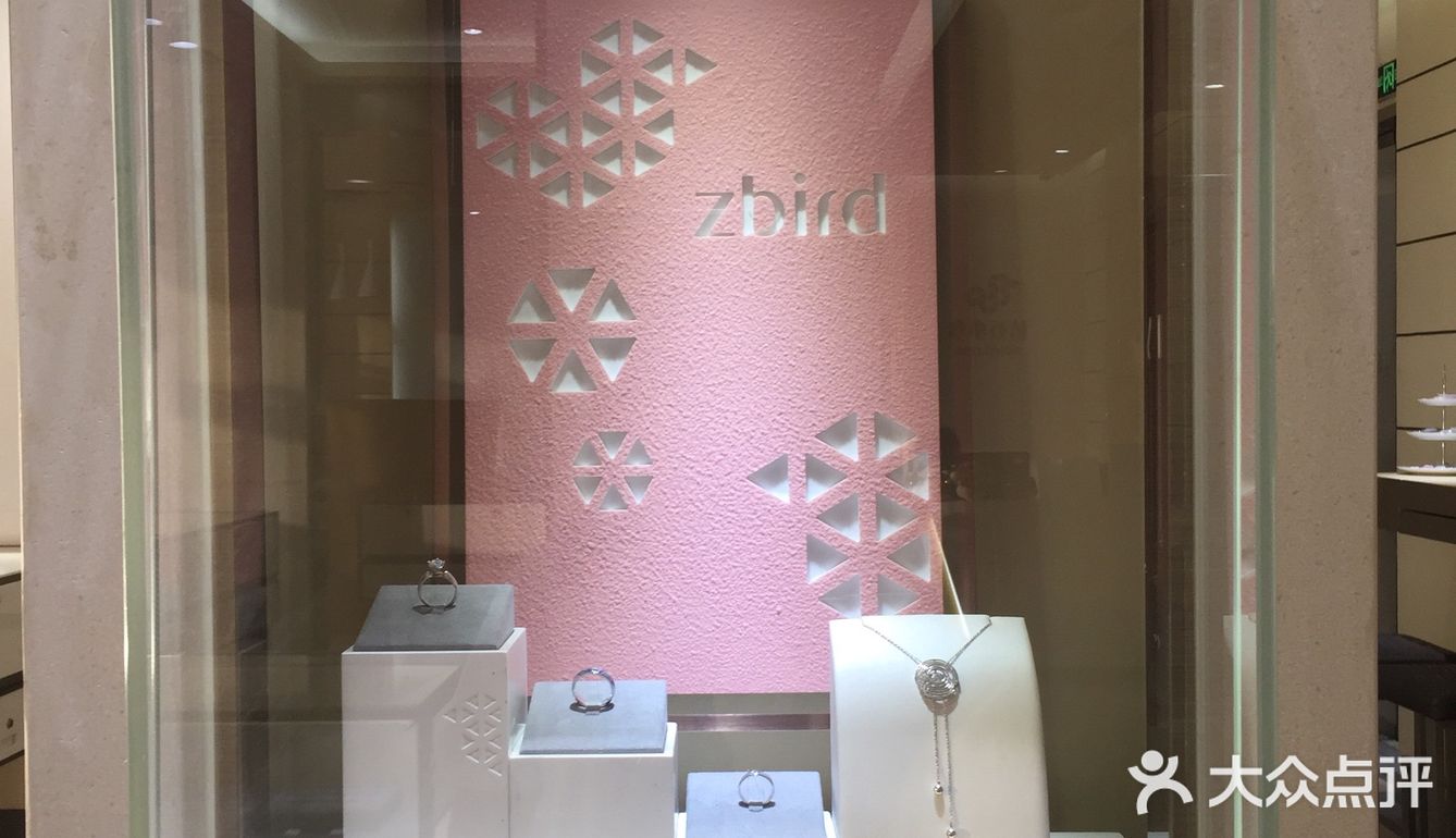 装的非常精致 简洁 接待的工作人员都挺耐心 细致的