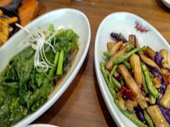 -阿瓦山寨·湘菜现炒·剁椒鱼头王(咸阳总店)