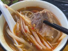 -黄利砖万峰林布依特色酸笋牛肉馆