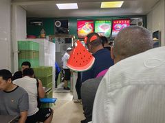等位区-清真白建强牛肉面(金雁花园店)
