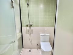 -东方体育中心(地铁站)