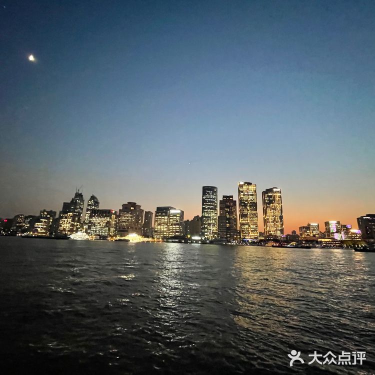 上海黄浦江边的景色超美的酒店
