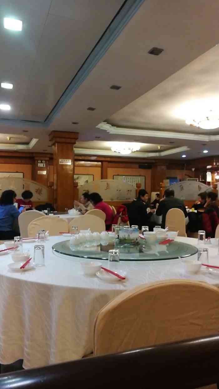 华特美酒楼-"五点多过去直接落座.就是奔着黑蒜子牛肉粒..."-大众点评