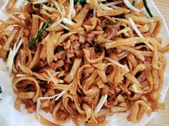 干炒牛河-粤仔湾砂锅粥(阳光店)