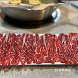 发现一家吃牛肉火锅的宝藏之地。牛肉都是现点先切
