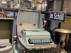 -席娜卡琳火车铁道夜市