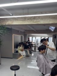 -宫铭烫发染发接发店