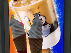 -蜜雪冰城(万达广场外B号门门口外集装箱店)