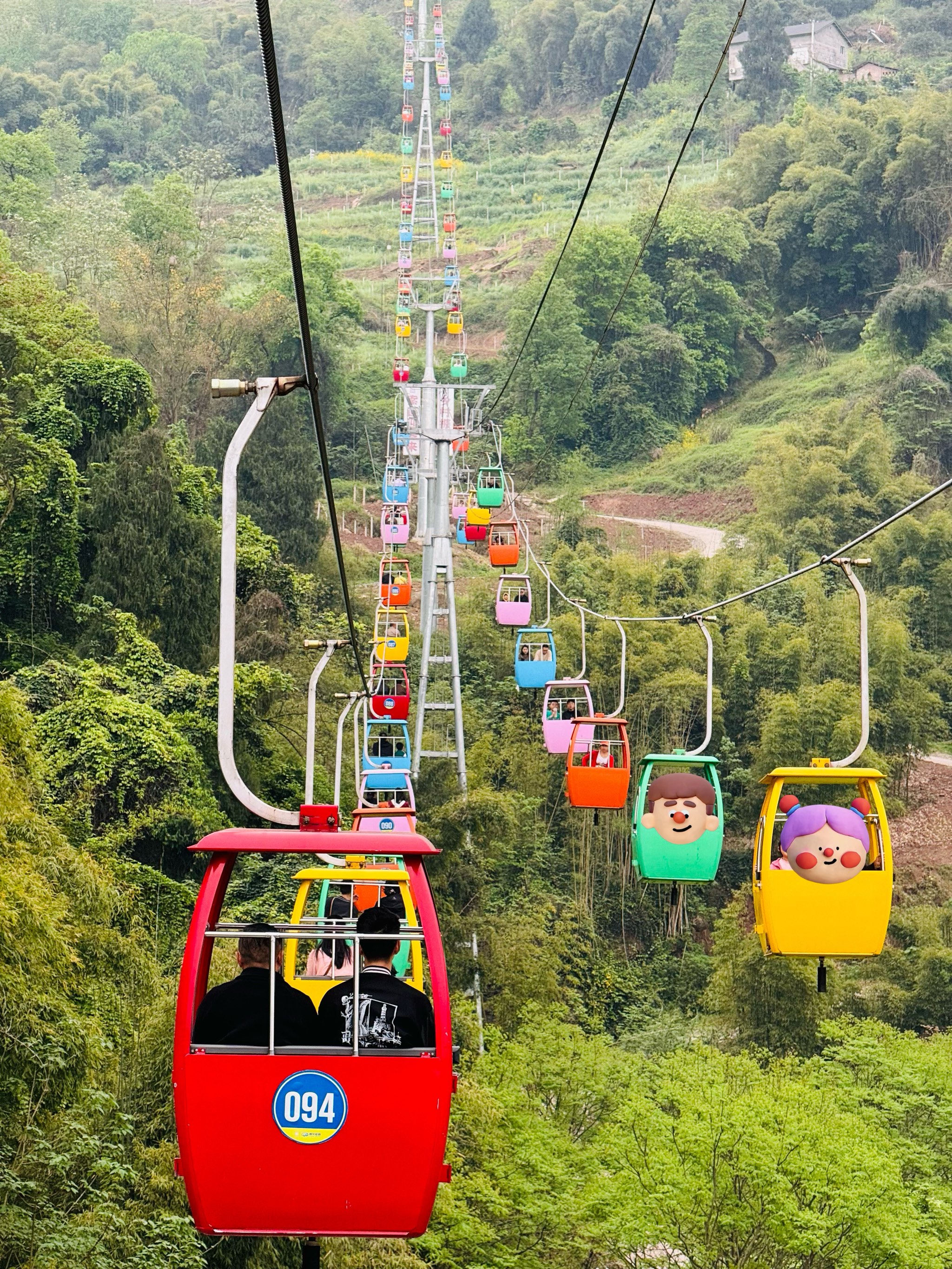 暑假适合去哪旅游便宜又好玩(暑假适合去哪里旅游,经济又实惠又凉快)