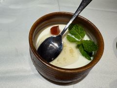 自制酸奶配蜂巢蜜-四季民福烤鸭店(前门大栅栏店)