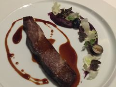 和牛五香肋骨塔配红椰菜泥-AZUR聚(香格里拉饭店)