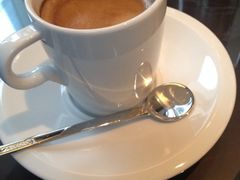 鲜磨咖啡-西点坊(浦东香格里拉店)