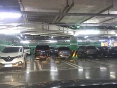 -白玉兰广场停车场