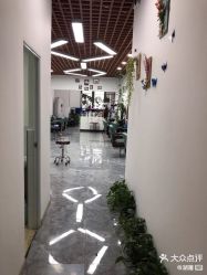 门面-V8潮牌·接发烫染连锁