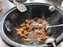 -粘豆包柴火铁锅炖