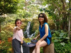 -Chom Cafe and Restaurant