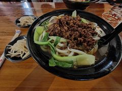 -丽虹云南过桥米线(兴工街店)