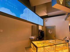 面包甜点陈列柜-喜茶(上海北外滩来福士店)