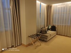 卧室两面窗户-武汉帝盛酒店(江汉路步行街店)