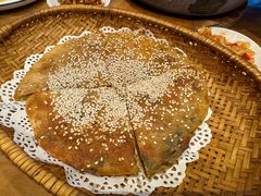 -帅巴人舅母子腊蹄民俗村