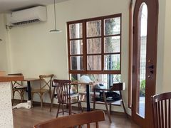 靠窗位-有猫主题·治愈系猫咖(曾厝垵店)