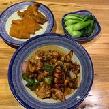 不太像南方的妹子 对面食情有独钟 腔调面把上海菜浇头