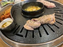 -江南猪肉商会无限续吃(弘大店)