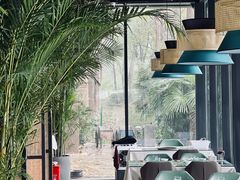 -思念果岭湖畔花房餐厅