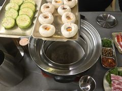 -围炉肉舍•炭烤活鳗•丹东海鲜烤肉(步行街店)