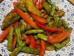 地三鲜-蜜桃餐厅·伴山(绿宝广场店)