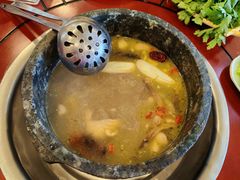 -鲁朗纳麦石锅鸡庄园