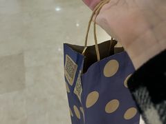 -瑞幸咖啡(岳家嘴地铁站店)