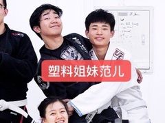 -菠萝格斗巴西柔术训练馆