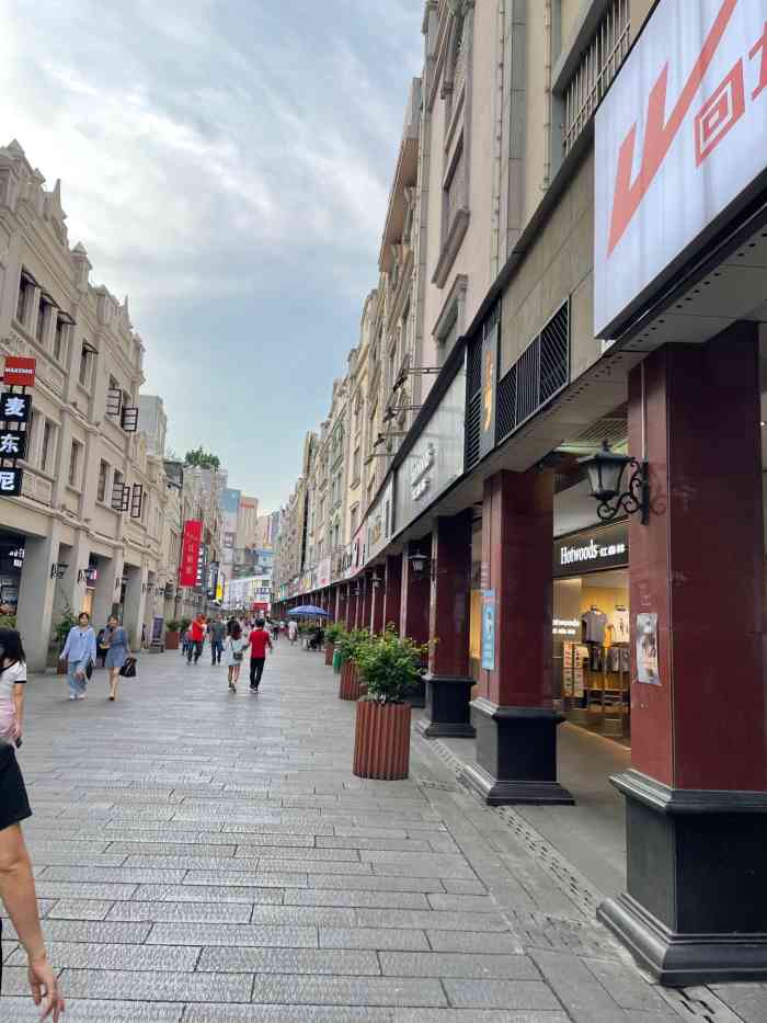 百盛步行街广场-"南宁的百盛步行街很有广东上下九的味道,这.