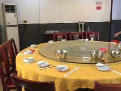 包厢-正宗鸡饭粤香酒家(朱村店)