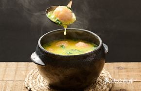 Braised Millet with Shrimp Paste and Greens in Clay Pot