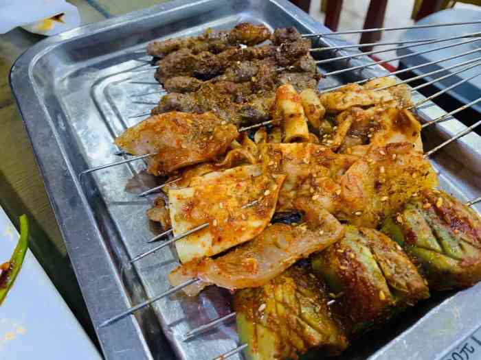 鸡西大冷面海鲜烧烤涮-"饭点儿人特多,拼了个桌.试了咸口的冷面.