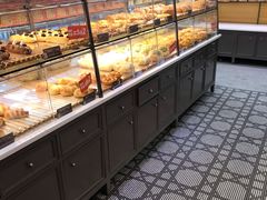 面包甜点陈列柜-面包新语(上地华联店)