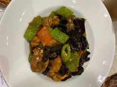 青椒云耳焖走地鸡-稻香酒家(长宁KING88广场店)