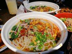 -爆炸头阿姨小四川正宗川味小吃(无任何分店)