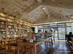 -猫的天空之城概念书店(束河店)