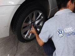 更换轮胎-鑫鹏浩汽车服务有限公司(荔海春城店)