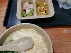-亮亮面馆(经六路店)