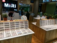 -MiRi眼镜连锁·蔡司·尼康控优点合作店(莘庄店)