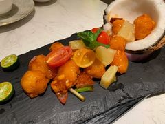 椰果酸甜咕唠虾-闻见中国海南菜(K11店)