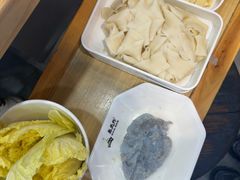 -鲁员外地锅鸡地锅鱼(古墩路店)