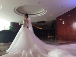 -觅白婚纱礼服馆